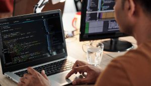 Lire la suite à propos de l’article La Révolution Fintech : Comment la Technologie Redéfinit l&rsquo;Avenir de la Finance